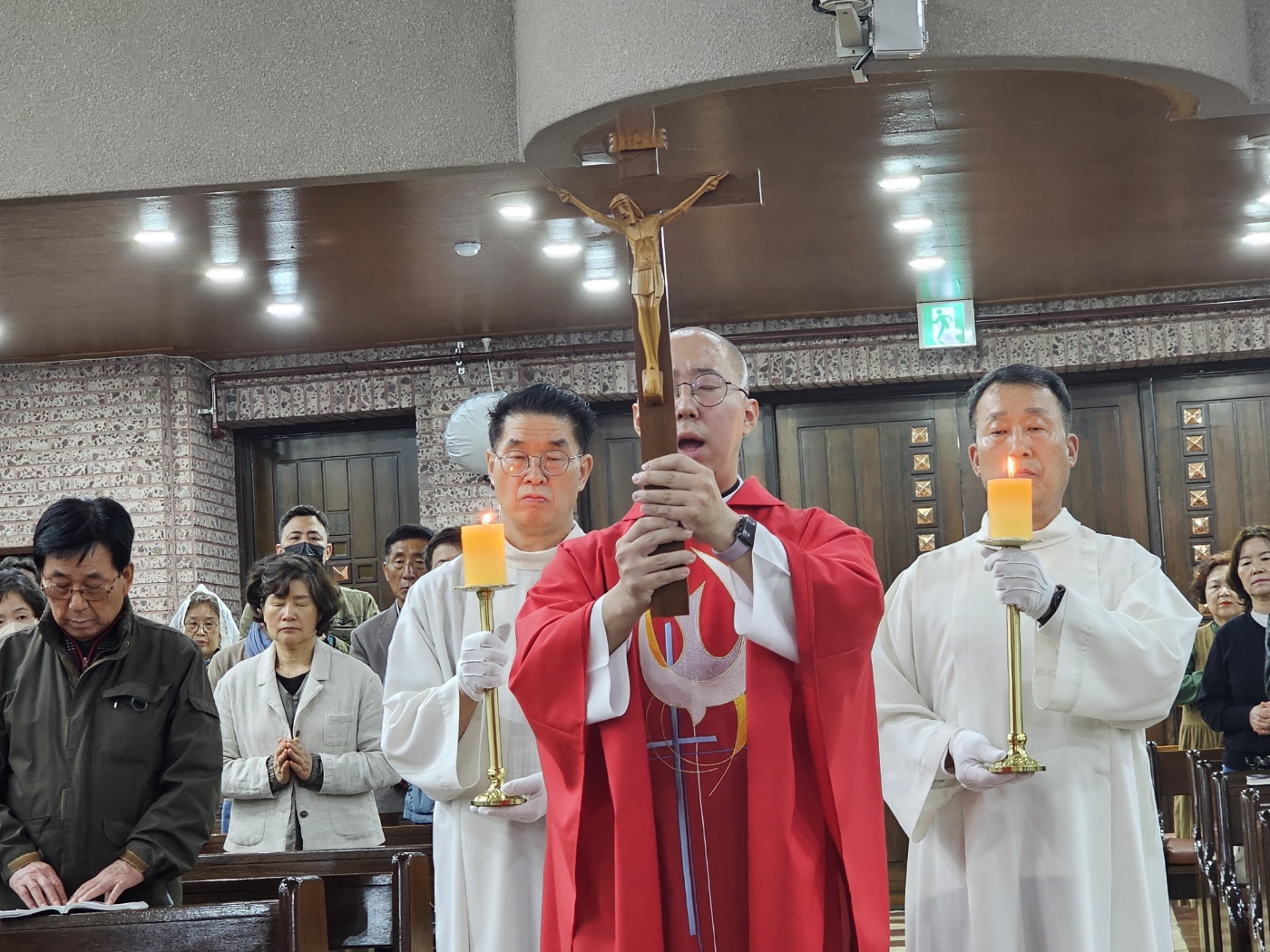 신안동성당 자료실-25.04.18 성금요일 주님수난예식-68283652682.jpg