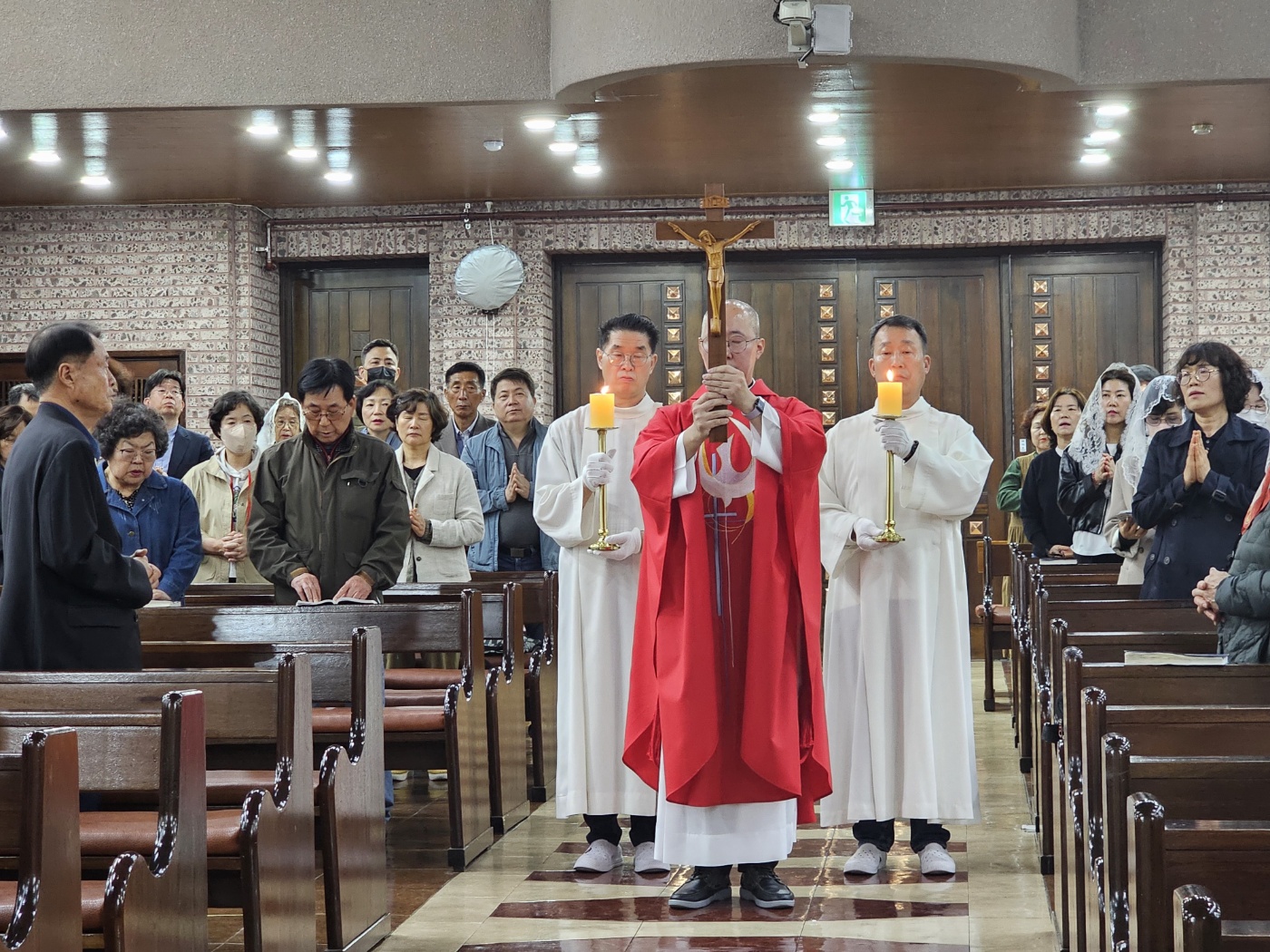 신안동성당 자료실-25.04.18 성금요일 주님수난예식-68283652706.jpg