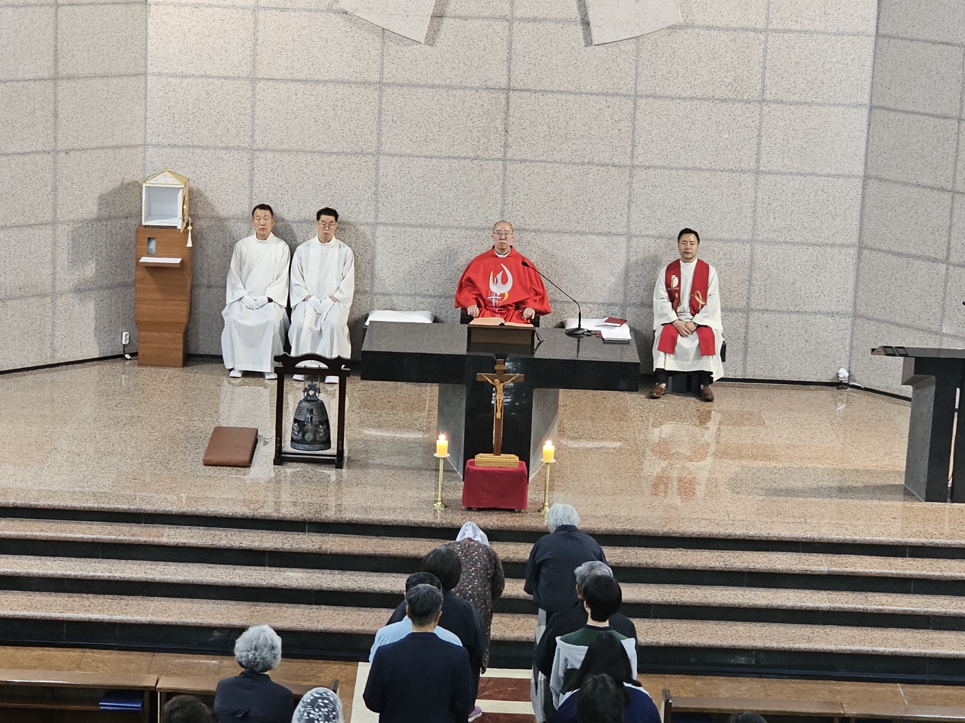 신안동성당 자료실-25.04.18 성금요일 주님수난예식-68283652701.jpg