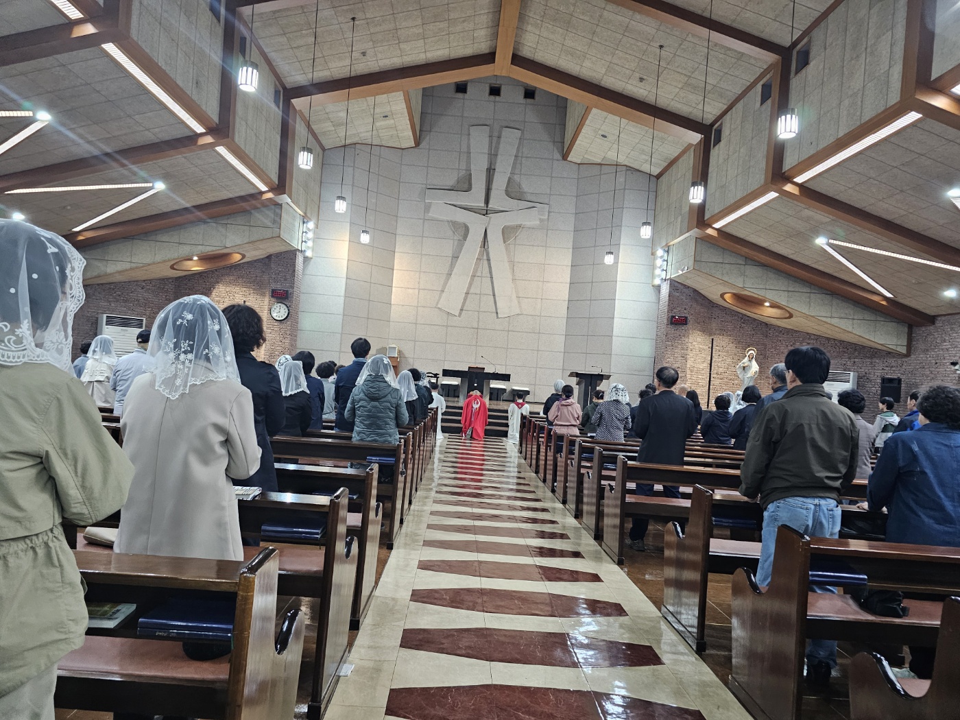 신안동성당 자료실-25.04.18 성금요일 주님수난예식-68283652699.jpg